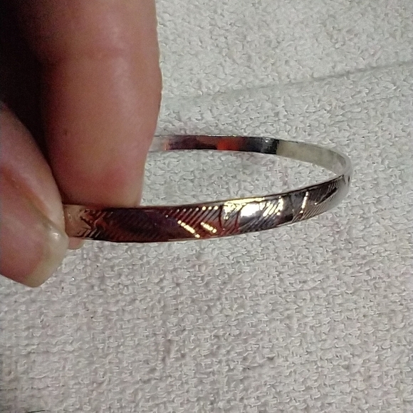 Silvertone textured bangle bracelet - Picture 1 of 3